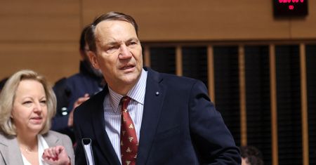 Sikorski wbija szpilkę Trzaskowskiemu. Jasno o udziale w debacie