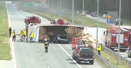 Poważny wypadek na S17 pod Garwolinem. Kilkoro rannych trafiło do szpitala
