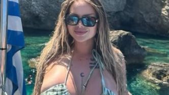 Ewel0na wspomina greckie wakacje, publikując fotkę w bikini