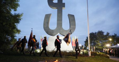 Warszawa. W piątek zgasł ogień na kopcu Powstania Warszawskiego