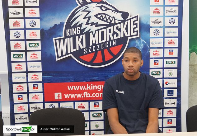 C.J. Aiken został zaprezentowany podczas poniedziałkowej konferencji prasowej, jako nowy zawodnik King Wilków Morskich Szczecin