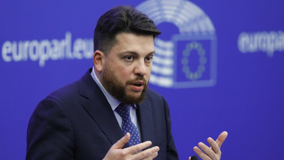 Alexei Navalny awarded 2021 Sakharov Prize for Freedom of Thought
epa09643005 Leonid Volkov, Chief of Staff of Alexei Navalny, speaks during a press conference after the Sakharov Prize award ceremony, at the European Parliament in Strasbourg, France, 15 December 2021. Russian opposition leader, lawyer and anti-corruption activist Alexei Navalny was awarded the 2021 Sakharov Prize for Freedom of Thought. Alexei Navalny is currently in prison.  EPA/JULIEN WARNAND 
Dostawca: PAP/EPA.
JULIEN WARNAND