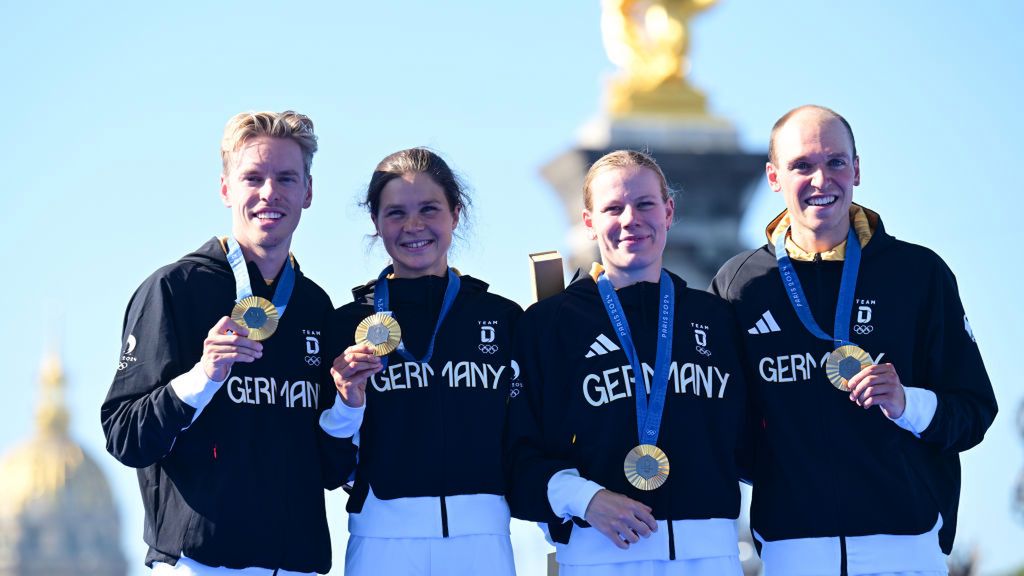 Getty Images / Mehmet Murat Onel/Anadolu / Na zdjęciu: złoci medaliści reprezentacji Niemiec w triathlonie