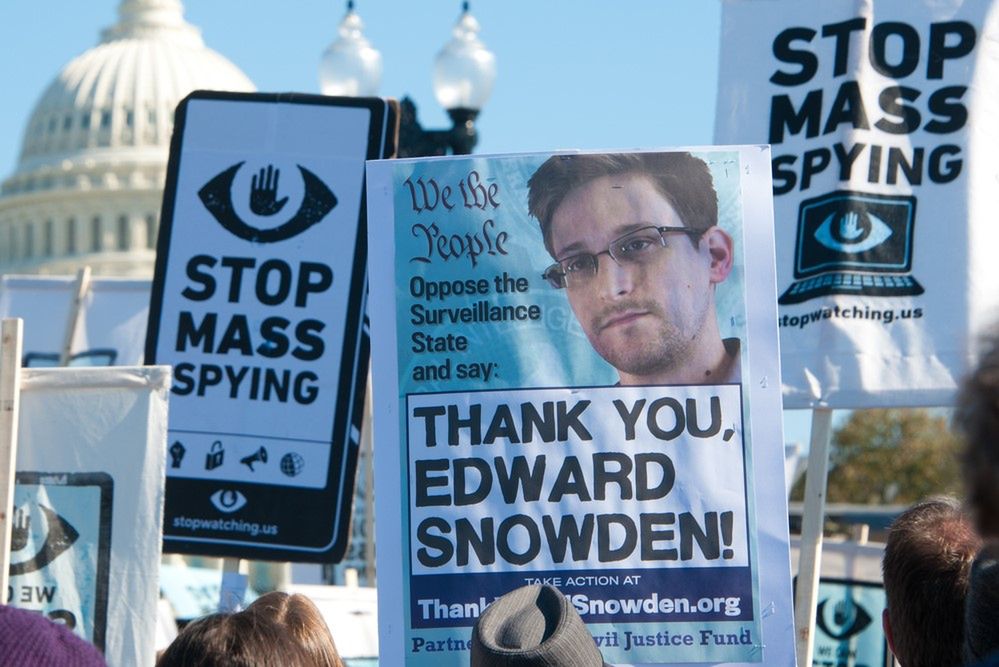 Edward Snowden nie zarobi ani centa na "Pamięci nieulotnej". Zyski przejmie rząd