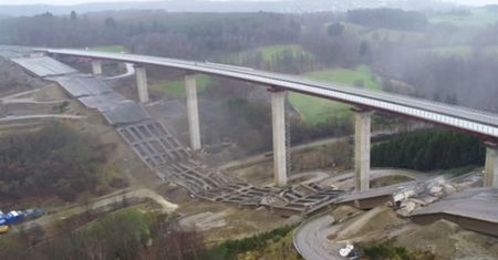 Eksplozja w Niemczech. Wysadzili 70-metrową konstrukcję