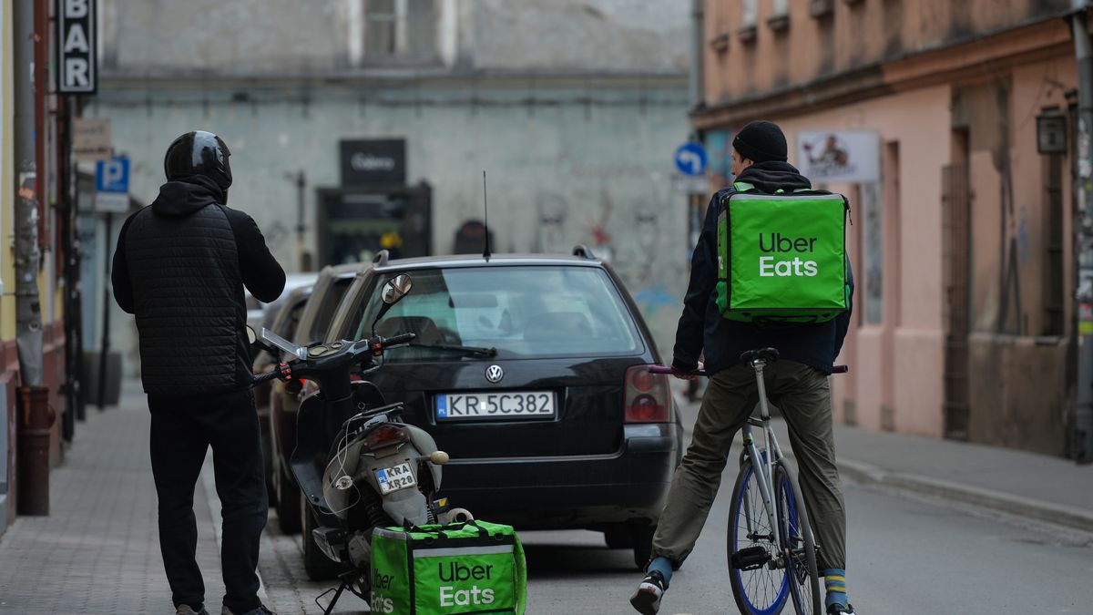 Uber Eats i inne platformy dowozu jedzenia przeżywają właśnie zloty okres