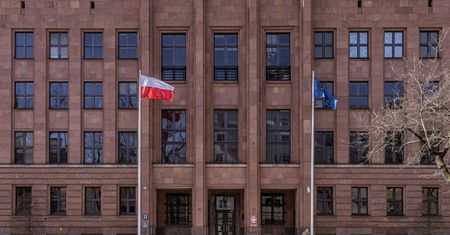 Praca w administracji. Wykształcenie średnie wystarczy