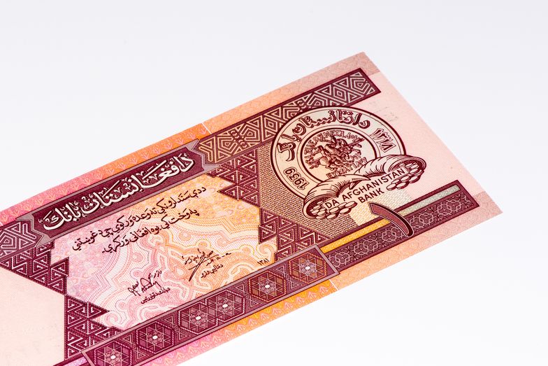 Afgańska waluta w rozsypce. Miały pomóc banknoty z Polski