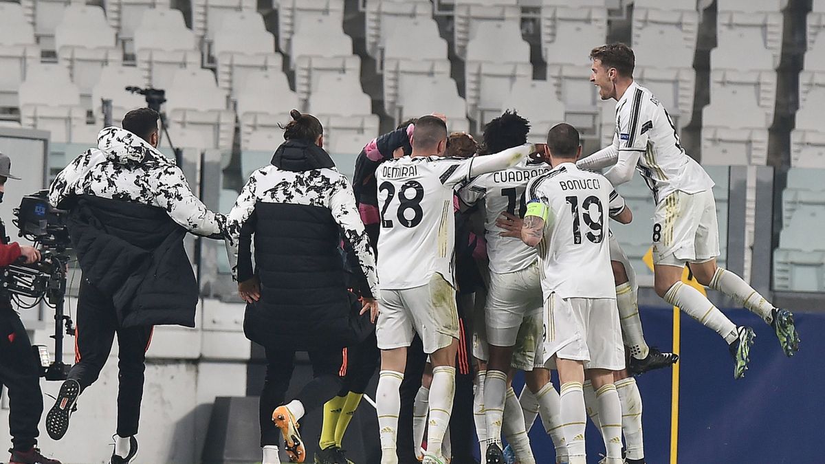 PAP/EPA / ALESSANDRO DI MARCO / Na zdjęciu: piłkarze Juventusu Turyn