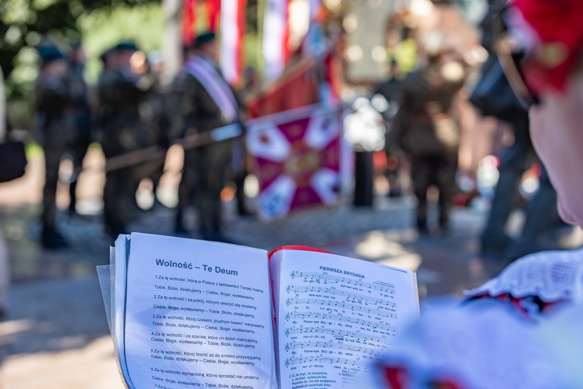 Złożenie kwiatów pod pomnikiem marszałka Józefa Piłsudskiego