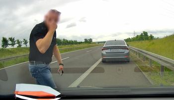 Sceny na S3. Zaczął hamować i doszło do kolizji. W sieci aż wrze