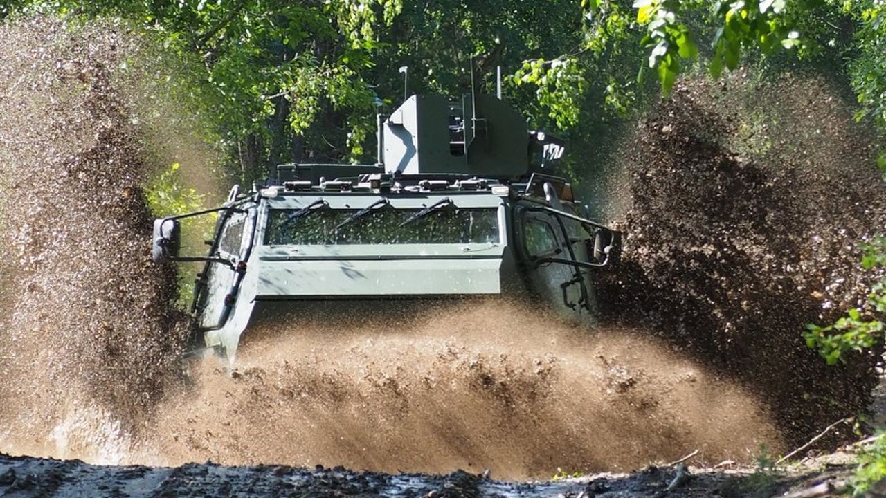Patria 6x6 przedstawiana jest jako pojazd o dobrej mobilności.