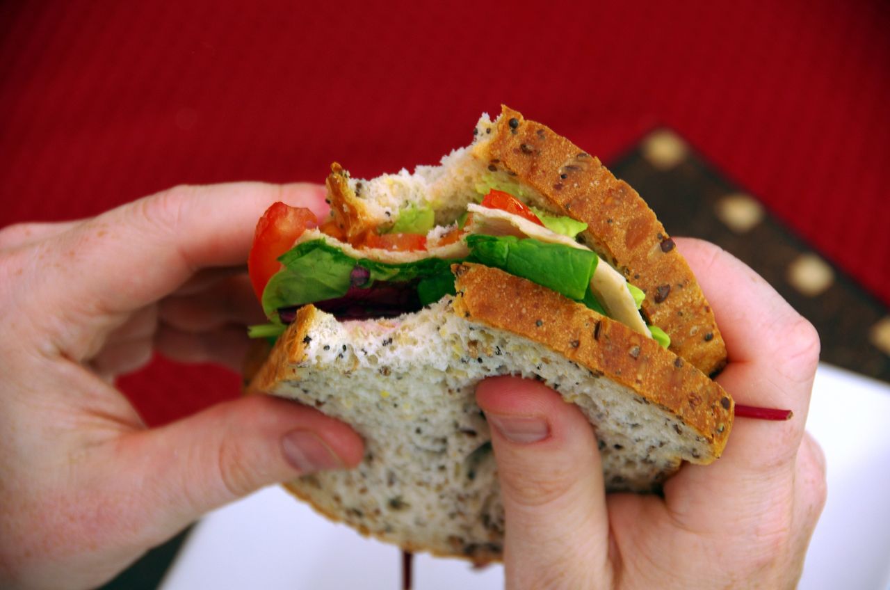 Stosowali post przerywany. Po 3 miesiącach ich zważono i zmierzono