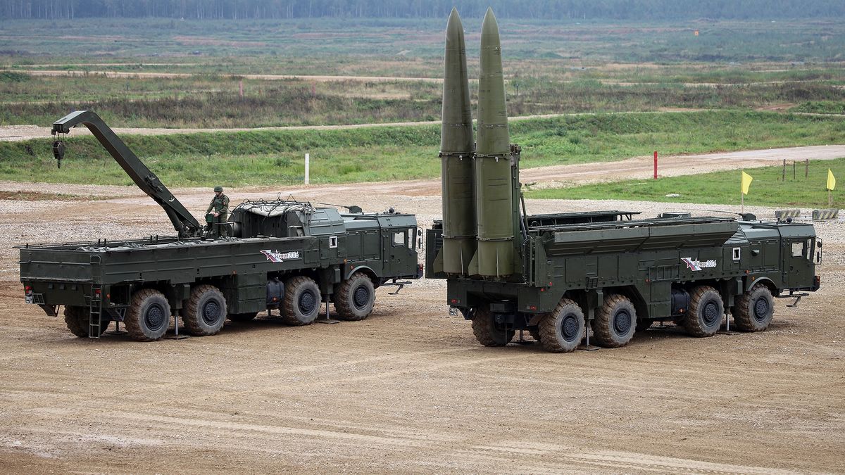 Wyrzutnia i wóz transportowo-załadowczy kompleksu Iskander