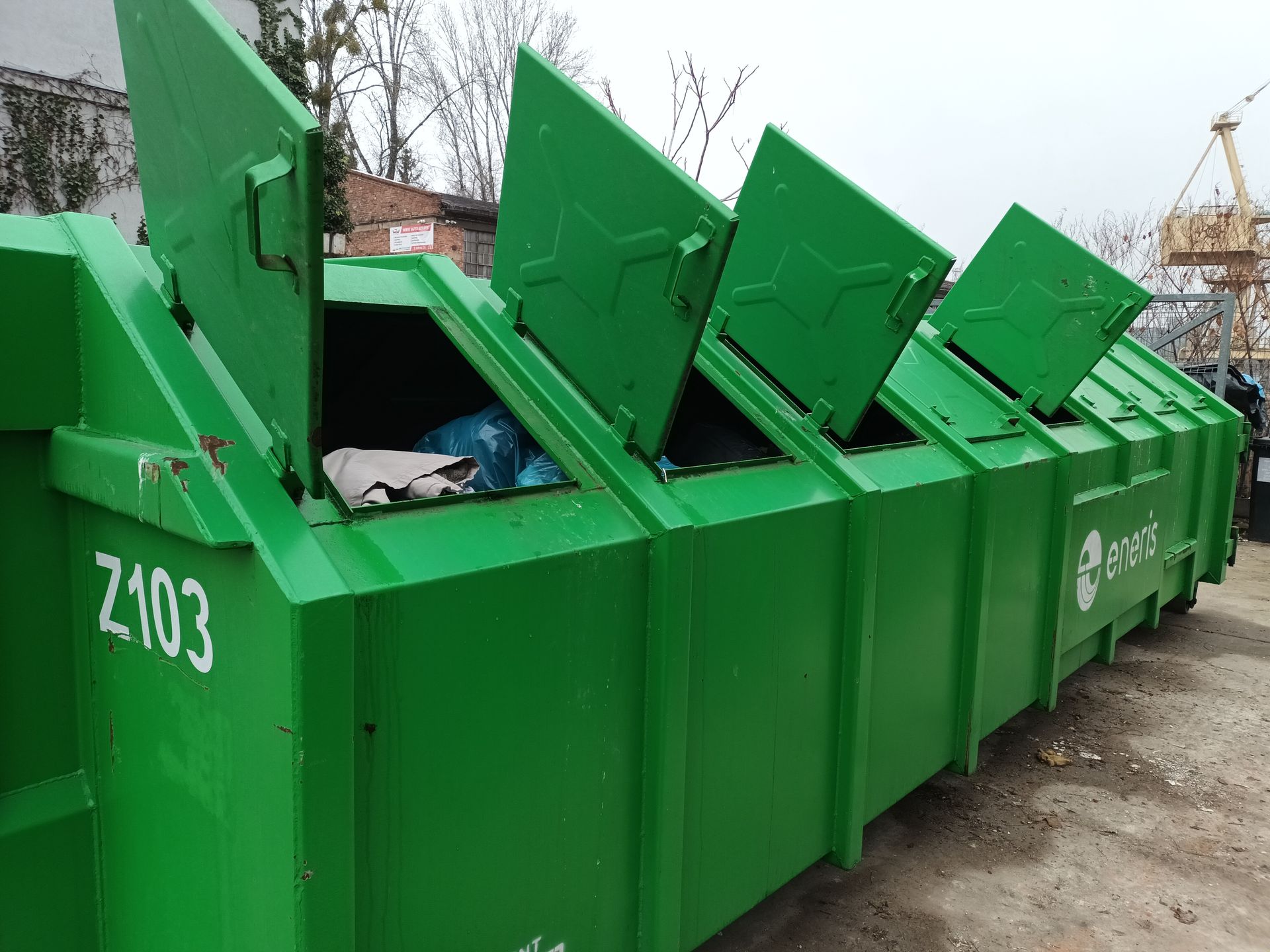 Kontener na odzież i tekstylia we Wrocławiu