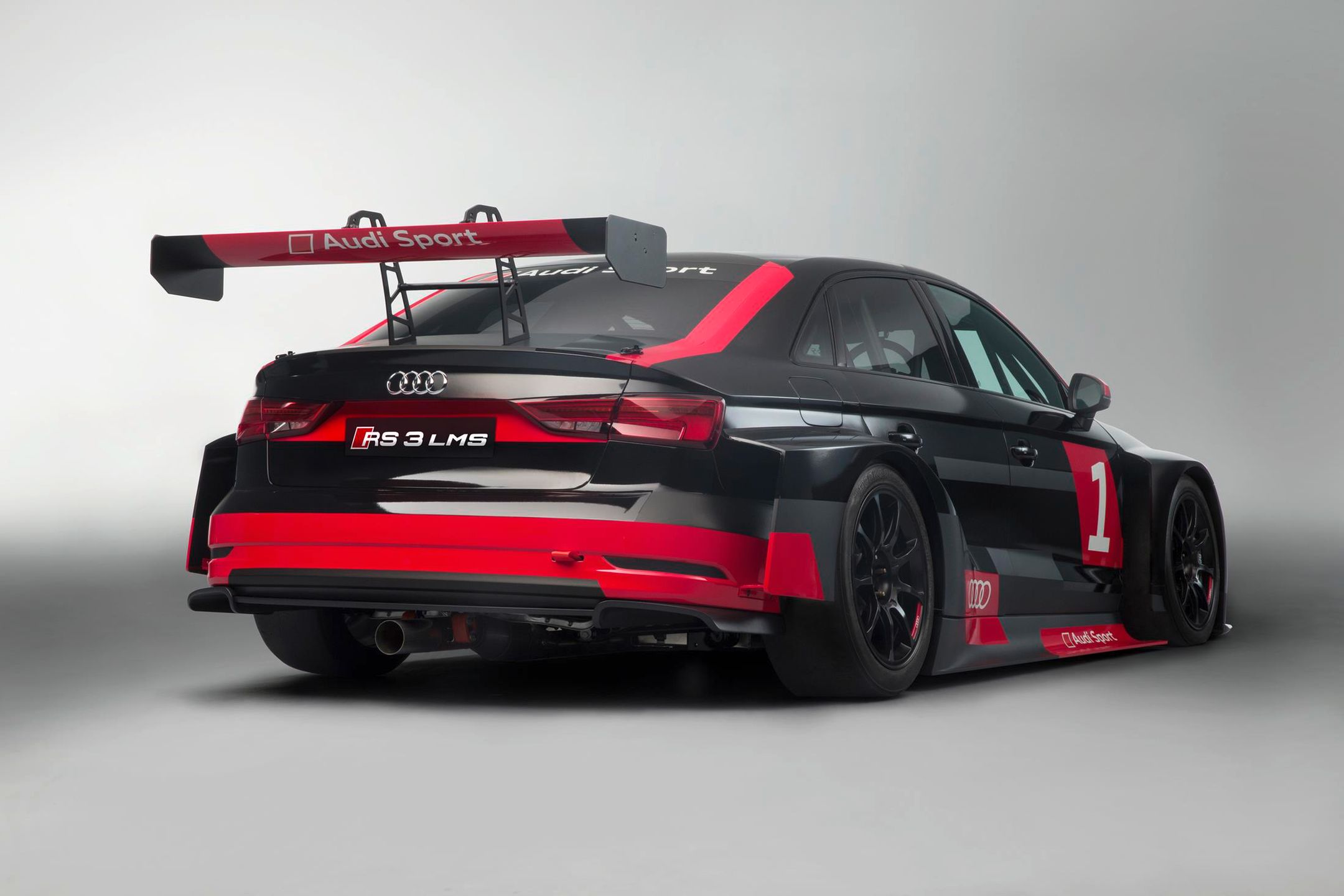 Audi RS 3 LMS stanie w szranki z Seatem Leonem - obecnie najlepszym samochodem w stawce - Volkswagenem Golfem GTI, Hondą Civic, a także zamykającymi stawkę Oplem Astrą, Fordem Focusem i Alfą Romeo Giuliettą. Teoretycznie do tej serii wozy dostarcza również Subaru i Peugeot, ale na razie klienci nie korzystają z tych konstrukcji, przynajmniej nie w światowej lidze. Ogólnie na całym świecie maszyny w tej specyfikacji startują również w pucharach krajowych.