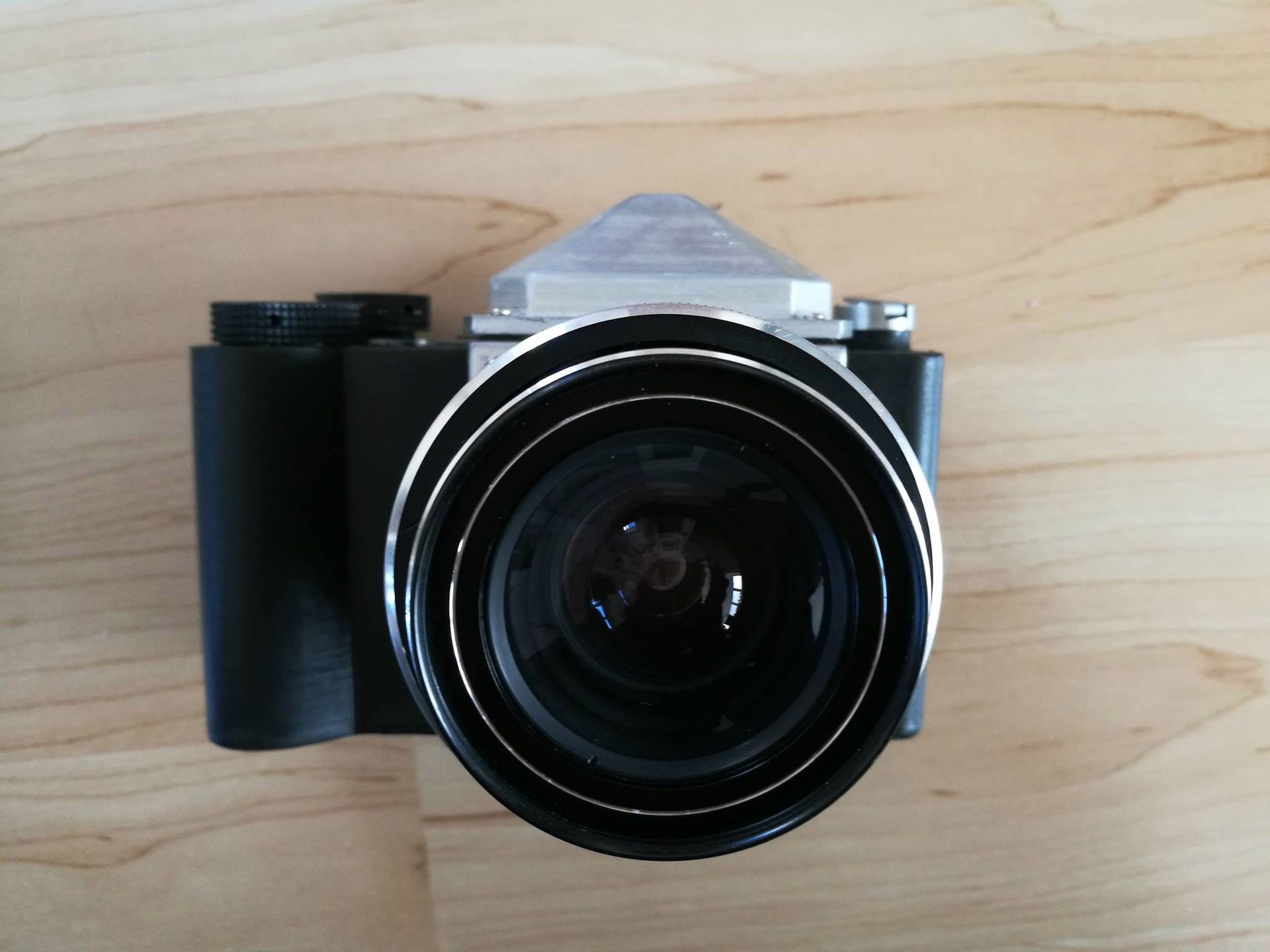 100-megapikselowa matryca albo film. PONF to pierwszy tego typu aparat hybrydowy 4