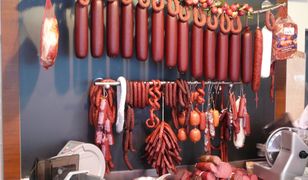 Odtworzyli kiełbasę z lat 70-tych. Przegrała z dzisiejszą