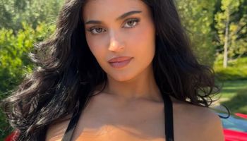 Kylie w bikini o wzorze moro. Celebrytka stworzy mikrotrend?