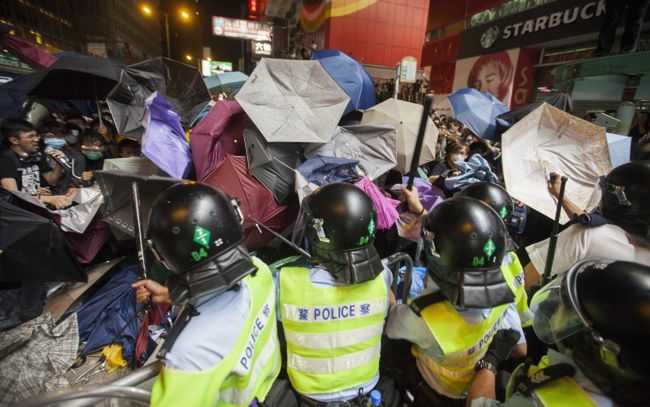 Protesty w Hongkongu. Tysiące demonstrantów starło się z policją