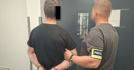 Nie chciał opuścić lokalu i groził policjantom. 27-latek w areszcie