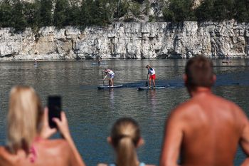 Kraków: Hawajskie trendy na Zakrzówku. Po przerwie znów można popływać na desce SUP