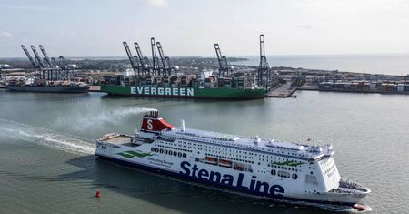 Gdynia. Mężczyzna wypadł za burtę promu. Akcja poszukiwawcza zakończona