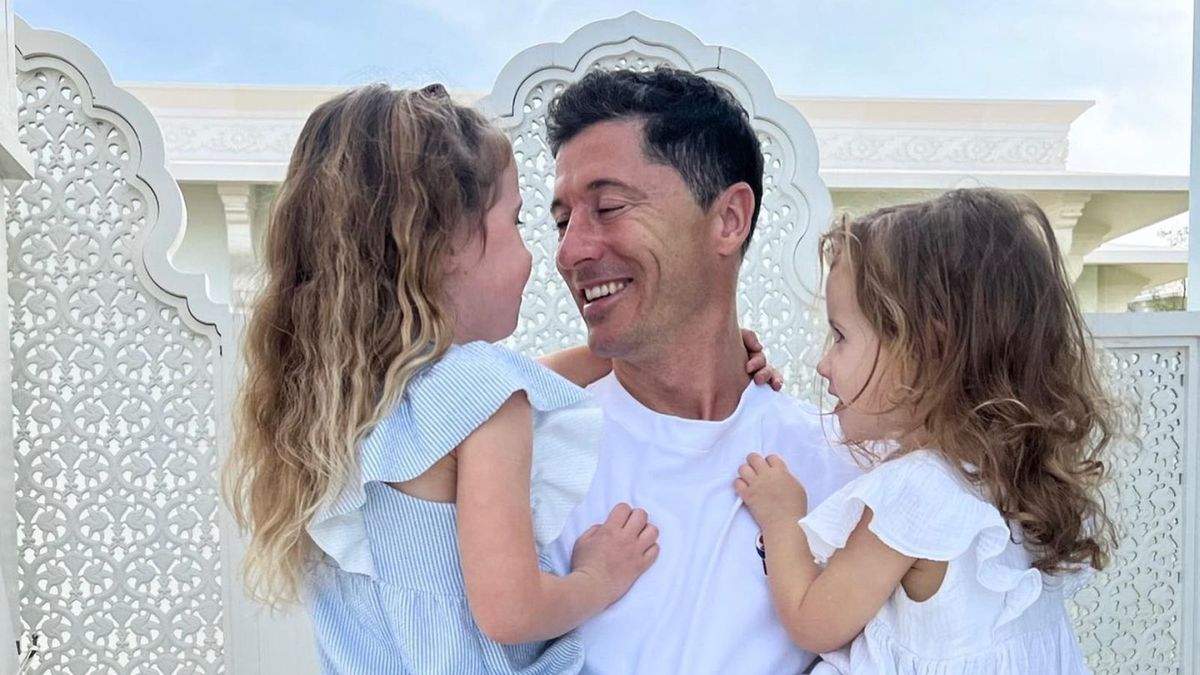 Zdjęcie okładkowe artykułu: Instagram / _rl9/ / Na zdjęciu: Robert Lewandowski z córkami