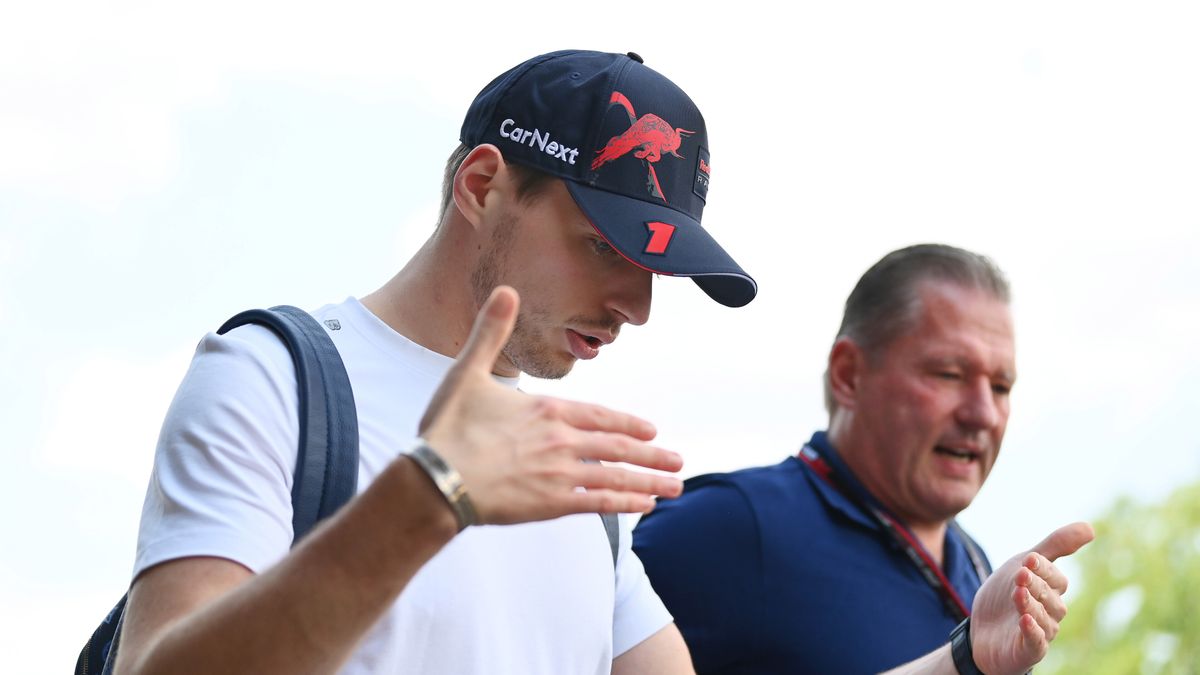 Zdjęcie okładkowe artykułu: Materiały prasowe / Red Bull / Na zdjęciu: Max Verstappen (z lewej) i Jos Verstappen