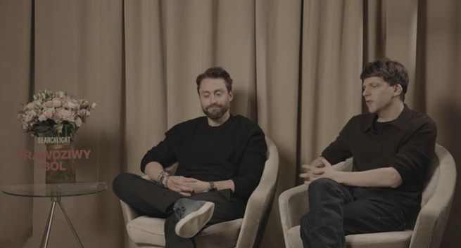 Jesse Eisenberg i Kieran Culkin o pracy przy filmie "Prawdziwy ból". Nakręcono go w Polsce.