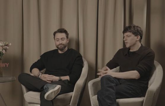 Jesse Eisenberg i Kieran Culkin o pracy przy filmie "Prawdziwy ból". Nakręcono go w Polsce.