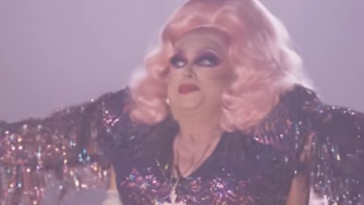 Pastor przebrany za drag queen