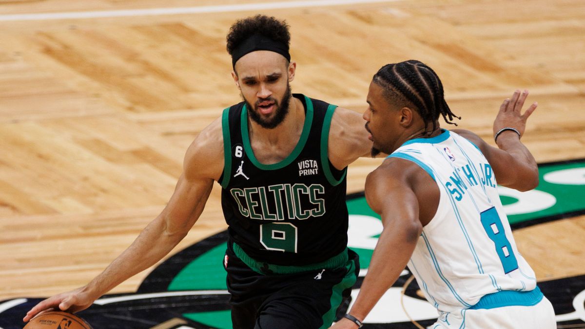 PAP/EPA / CJ GUNTHER / Na zdjęciu: Derrick White (przy piłce)