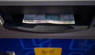 Uważaj przy wypłacie pieniędzy z bankomatów 