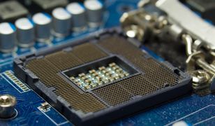 Nie tylko procesory Intela są narażone. Ale to prezes upłynnił część swoich akcji.