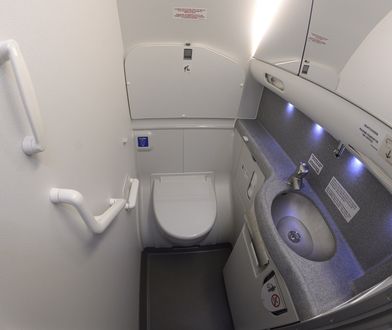 Samolot z kamerą ukrytą w WC