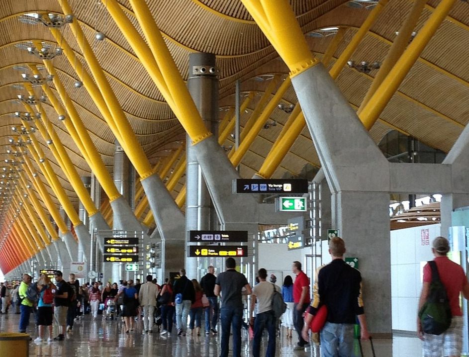 Hiszpańskie lotniska wprowadzają zmiany. Woda do kupienia za 1 euro