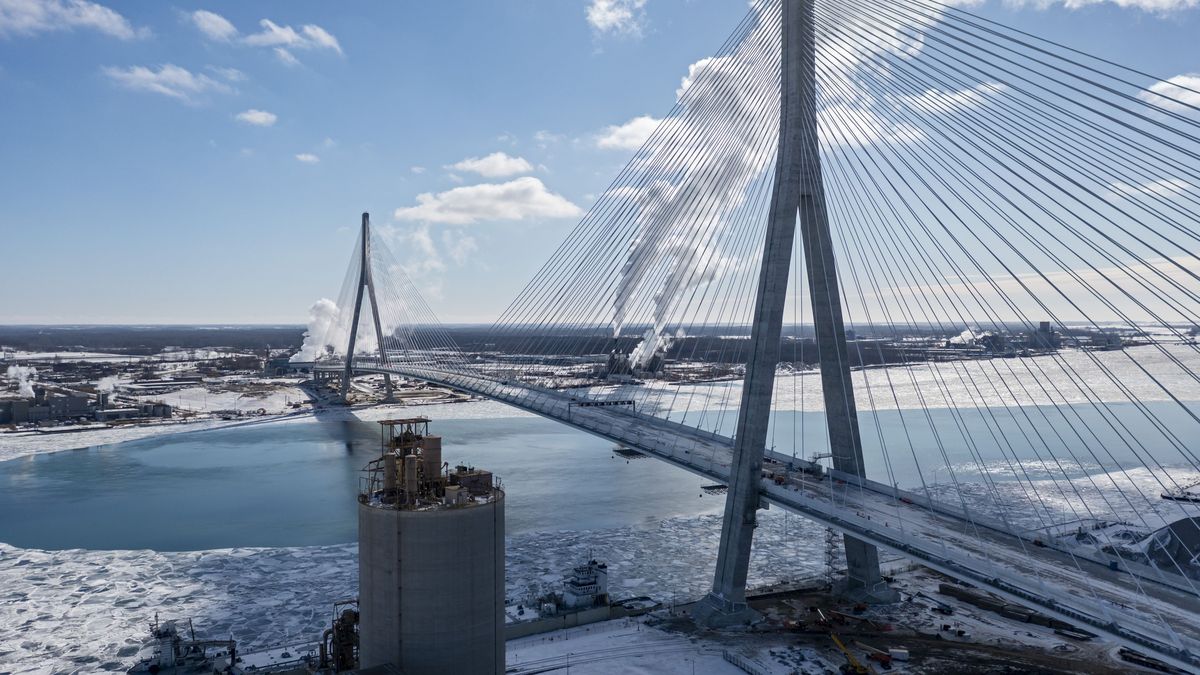 Trump grozi, że nie dopuści do otwarcia mostu USA-Kanada