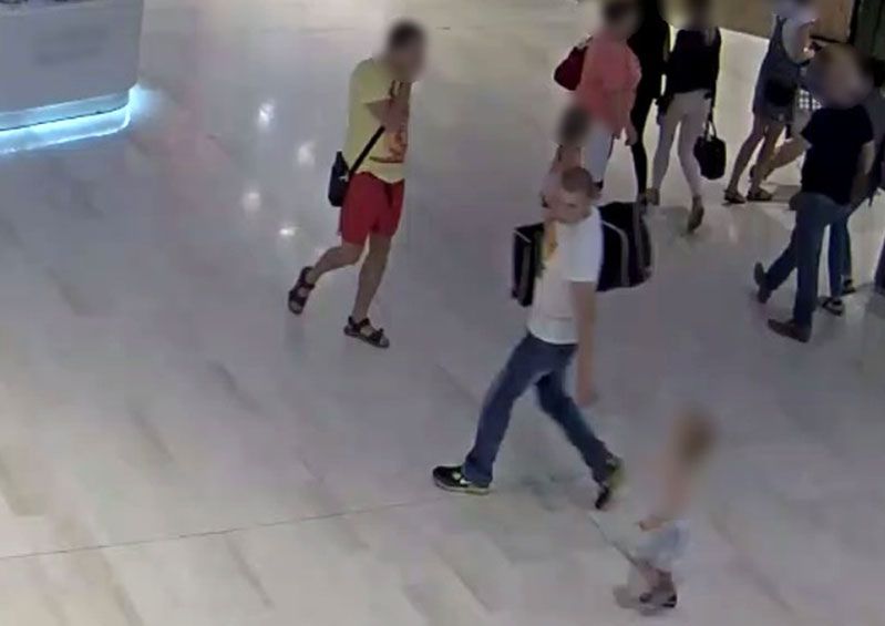 Atak na obcokrajowca w Poznaniu. Policja publikuje zdjęcia