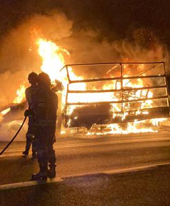 Lubelszczyzna. Auto w płomieniach. Strażacy dwie godziny walczyli z ogniem