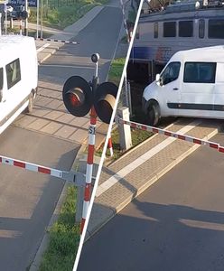 Niebezpieczny incydent na przejeździe. Pociąg uderzył w busa