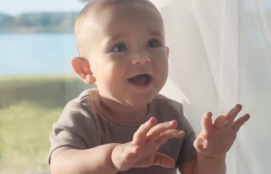 „Mądrość natury” w nowej reklamie mleka Enfamil (wideo)