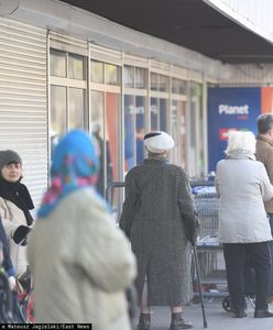 Opaski bezpieczeństwa i zakupy pod drzwi. Rząd chce pomóc emerytom