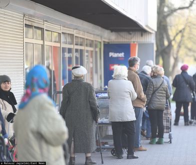 Opaski bezpieczeństwa i zakupy pod drzwi. Rząd chce pomóc emerytom