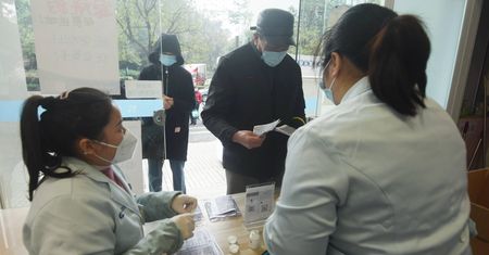 "Dwa miliony zgonów". Fatalne informacje z Chin