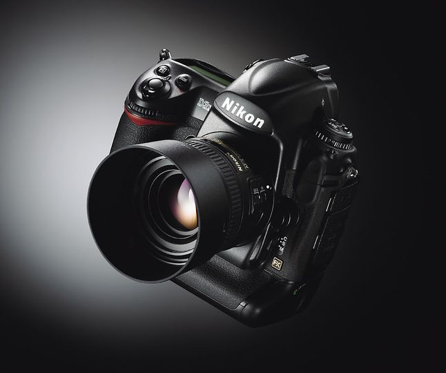 Nikon D3X z wyglądu praktycznie nie różnił się od D3.