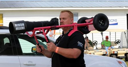 Niesamowity rig do obiektywu Nikkor 800 mm powstał z wózka na meble