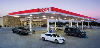 Wyniki Exxon Mobil i Chevron. Ropa naftowa coraz tańsza