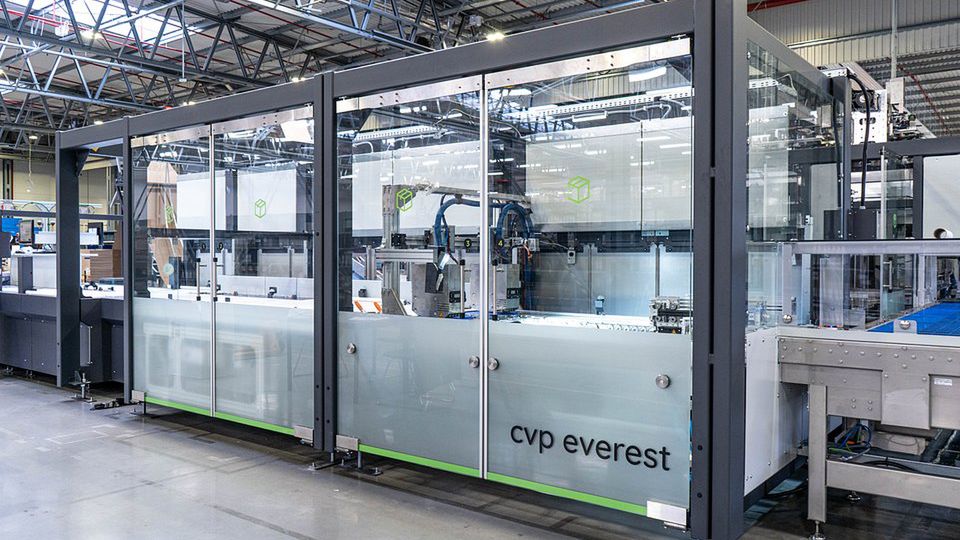 X-kom stawia na Rolce-Royce'a wśród maszyn do pakowania. To pierwsze takie urządzenie w Polsce 1