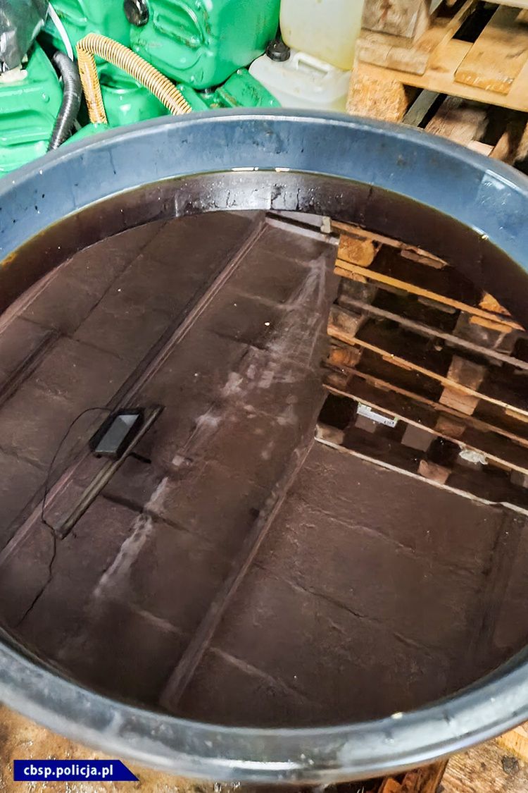 Służby zlikwidowały jedną z największych fabryk narkotyków w Polsce